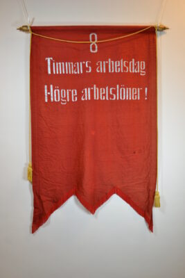 Fana: "8 timmars arbetsdag, Högre arbetslöner!"