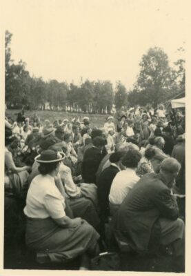 Folksamling utomhus
