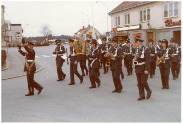 Marschband i procession