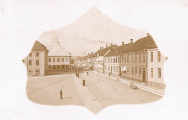 Hörnet vid gamla Hovrätten och Östra storgatan. Gulnat foto