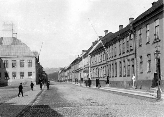 Östra Storgatan och ett hörn av torget