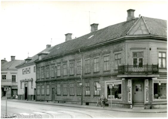 Trähus längs klostergatan. 