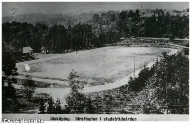 Idrottsplats i stadsträdgården.