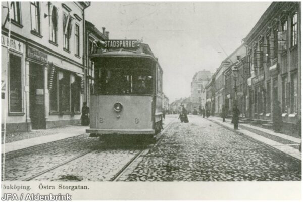 Spårvagn på kullerstensgata.