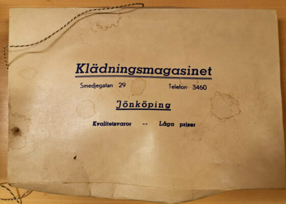 Klädningsmagasinet inklusive kontaktuppgifter.