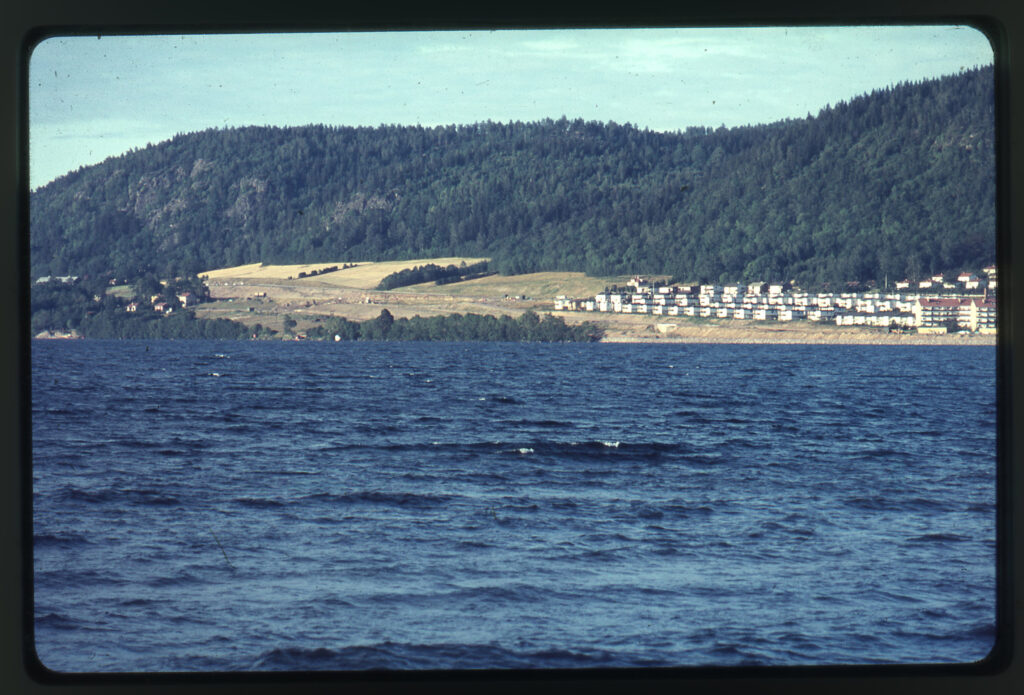 Vätterns östra sida invid Huskvarna innan E4-vägen byggdes.
