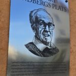 Plakett över Lennart Lindberg.