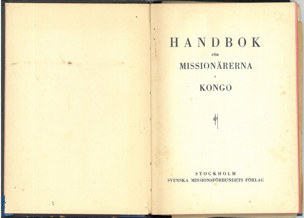 Uppslagen bok.